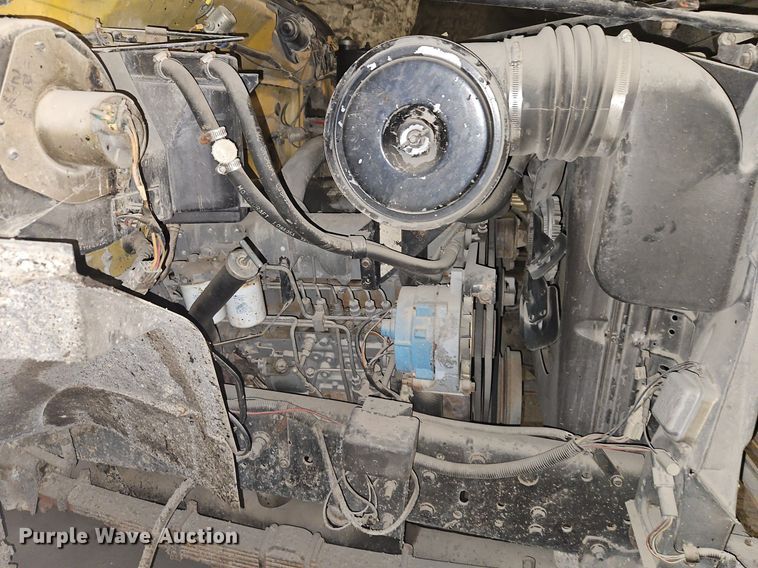 image for item DR8700 1988 Ford F800 oil distributor truck