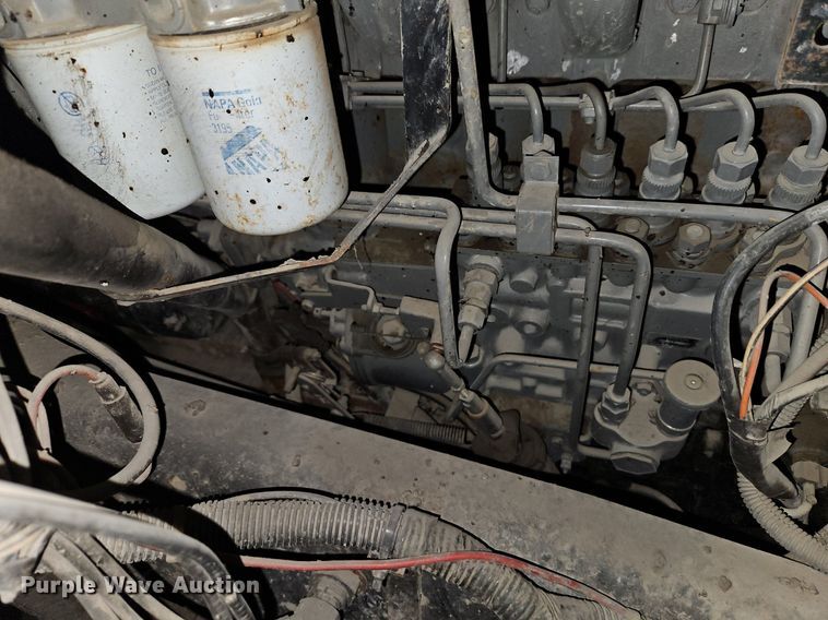 image for item DR8700 1988 Ford F800 oil distributor truck