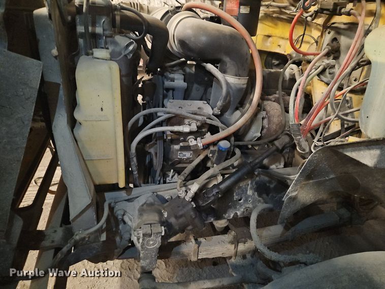 image for item DR8700 1988 Ford F800 oil distributor truck