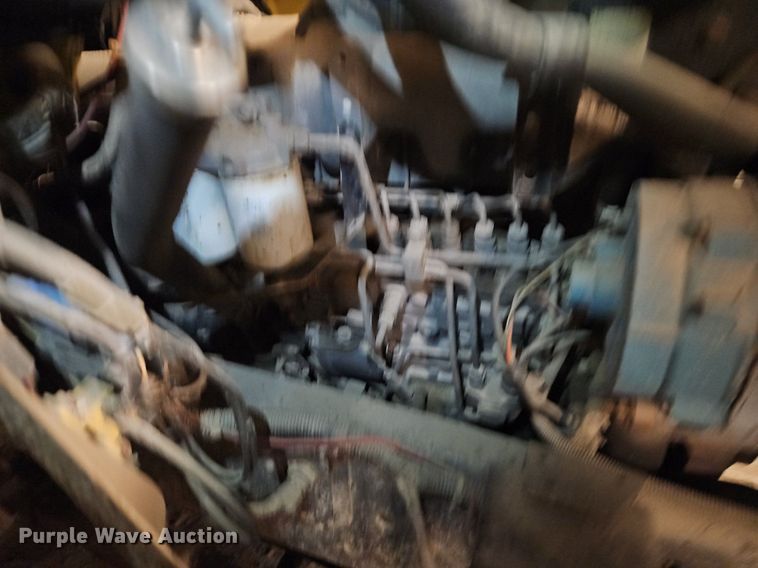 image for item DR8700 1988 Ford F800 oil distributor truck