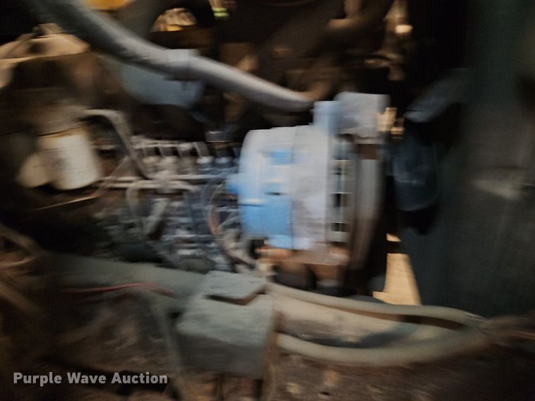 image for item DR8700 1988 Ford F800 oil distributor truck