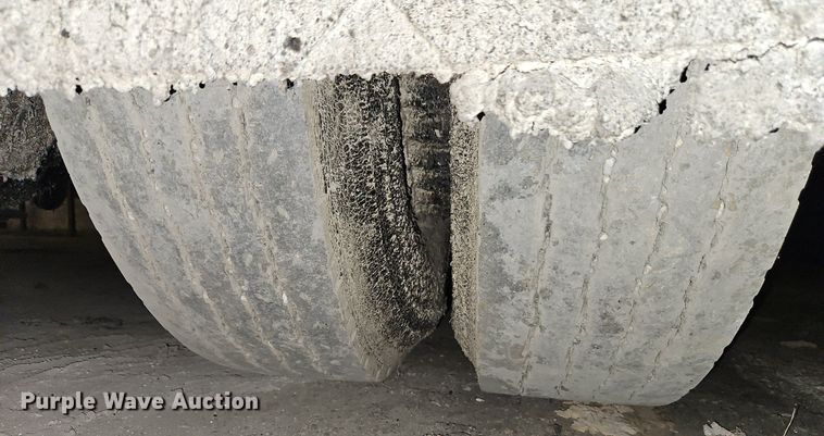 image for item DR8700 1988 Ford F800 oil distributor truck