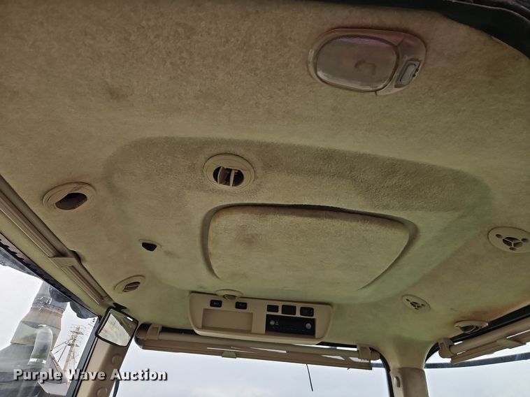 image for item DR8701 2016 John Deere 9620R 4WD tractor