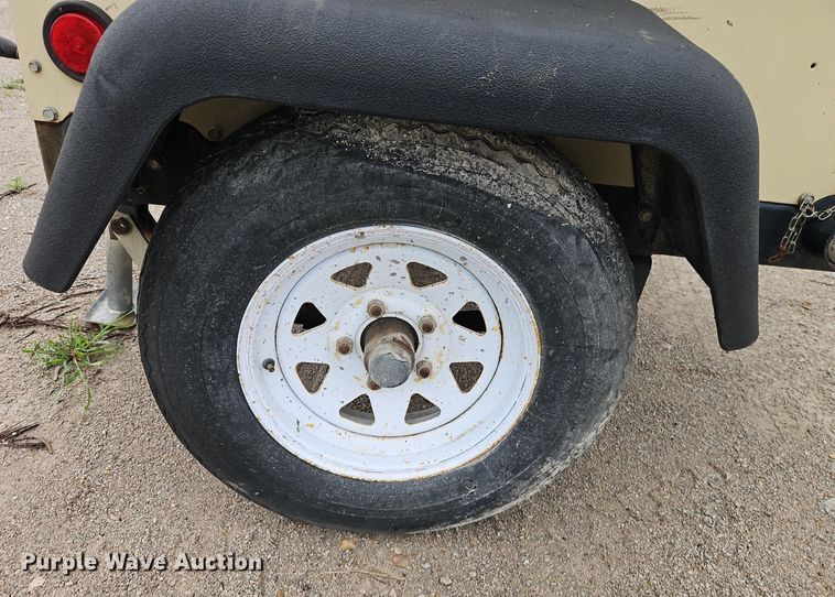 image for item DR8704 2011 Ingersoll Rand  LSC-60HZ-T4F light plant