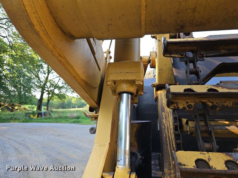 image for item DR8711 1996 Caterpillar  615C II elevating scraper