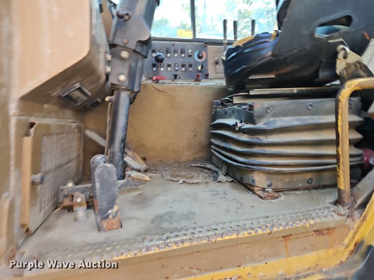 image for item DR8711 1996 Caterpillar  615C II elevating scraper