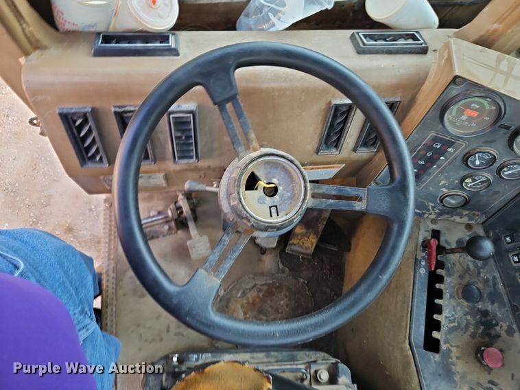 image for item DR8711 1996 Caterpillar  615C II elevating scraper