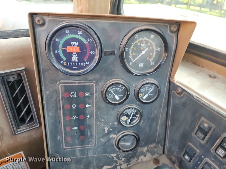 image for item DR8711 1996 Caterpillar  615C II elevating scraper