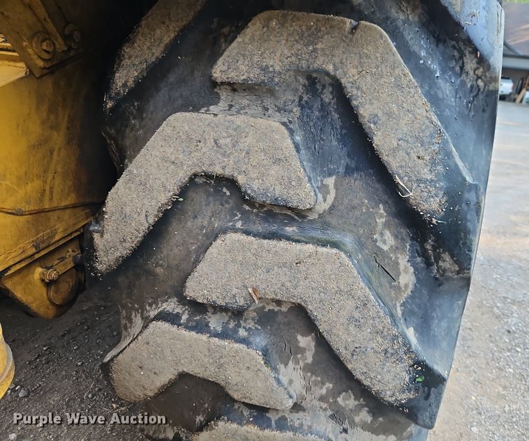 image for item DR8711 1996 Caterpillar  615C II elevating scraper