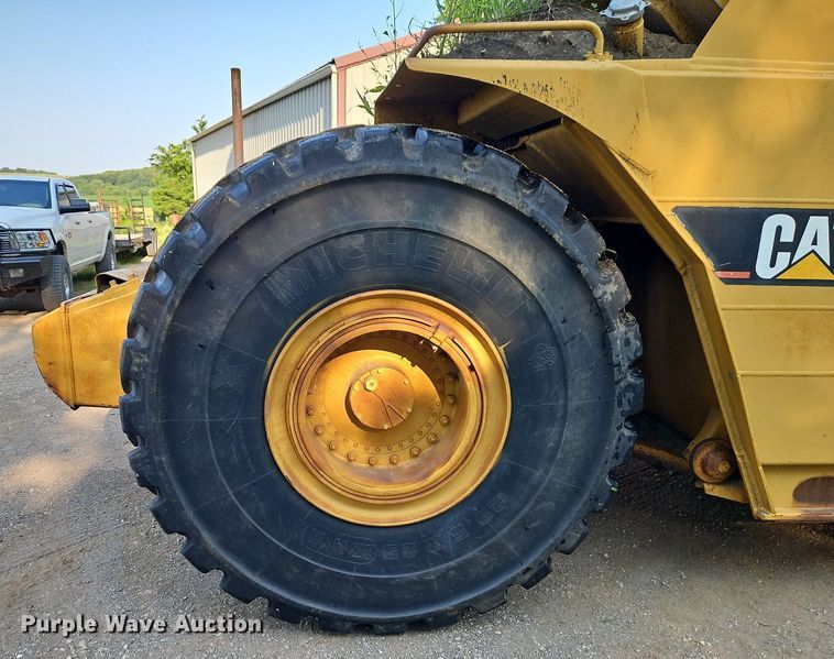 image for item DR8711 1996 Caterpillar  615C II elevating scraper