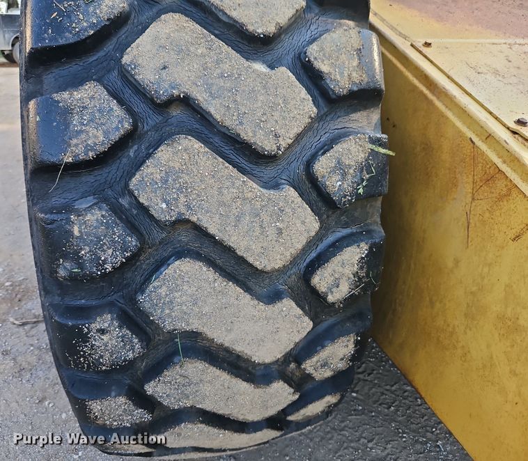 image for item DR8711 1996 Caterpillar  615C II elevating scraper