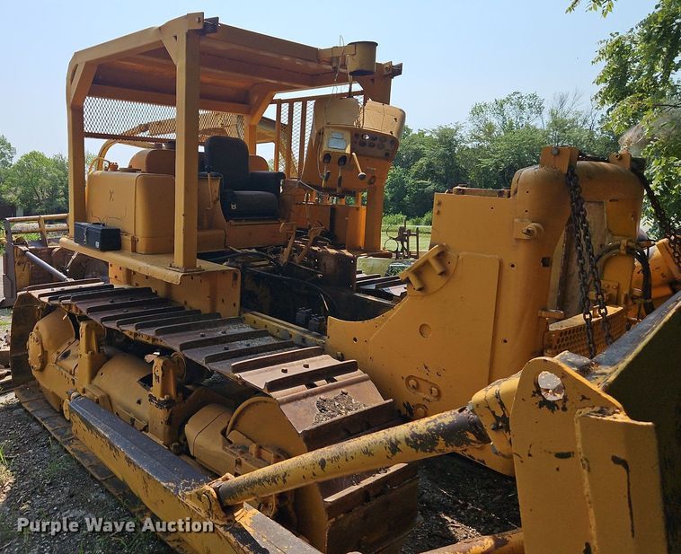image for item DR8712 1967 Caterpillar  D7E dozer
