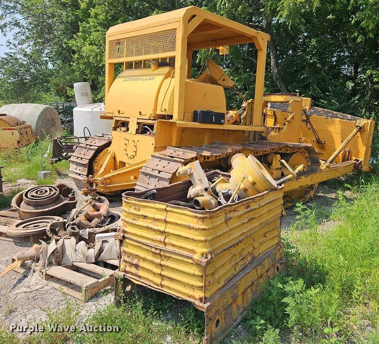 image for item DR8712 1967 Caterpillar  D7E dozer