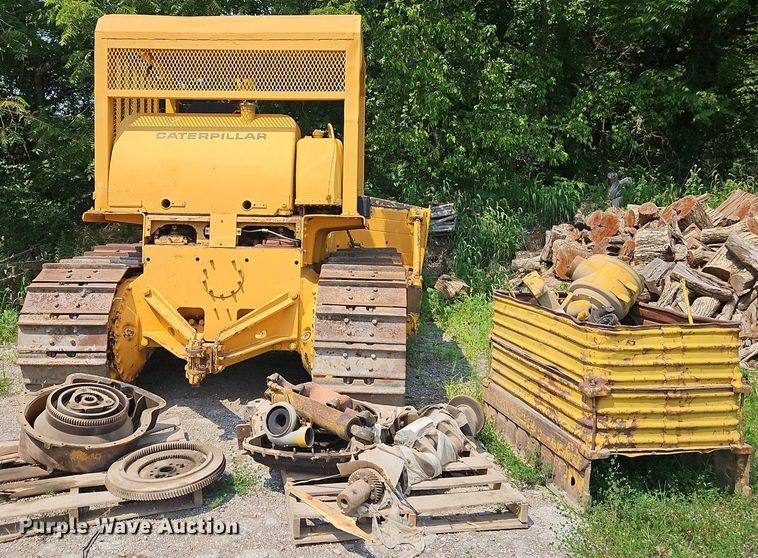 image for item DR8712 1967 Caterpillar  D7E dozer