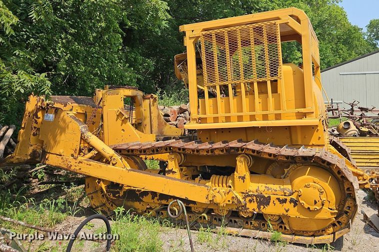 image for item DR8712 1967 Caterpillar  D7E dozer