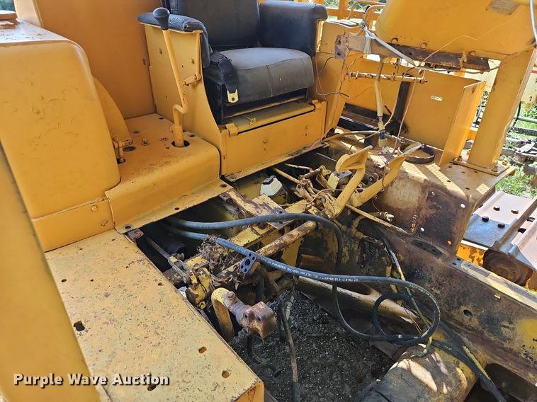 image for item DR8712 1967 Caterpillar  D7E dozer