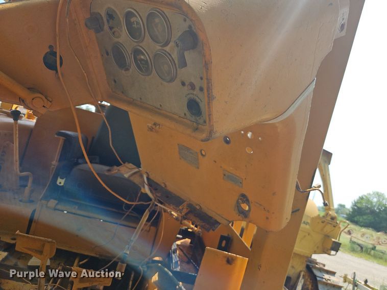 image for item DR8712 1967 Caterpillar  D7E dozer