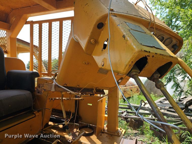 image for item DR8712 1967 Caterpillar  D7E dozer