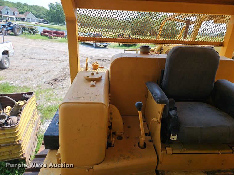 image for item DR8712 1967 Caterpillar  D7E dozer