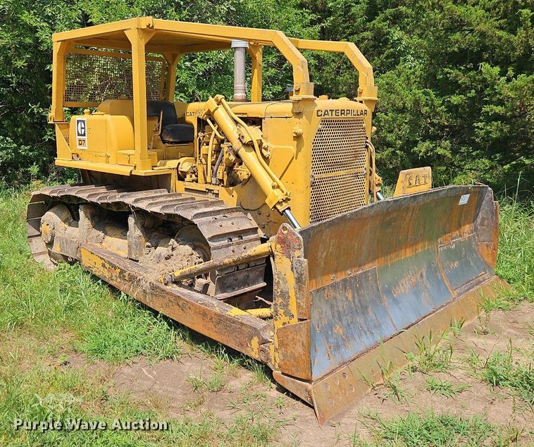 image for item DR8713 1966 Caterpillar  D7E dozer