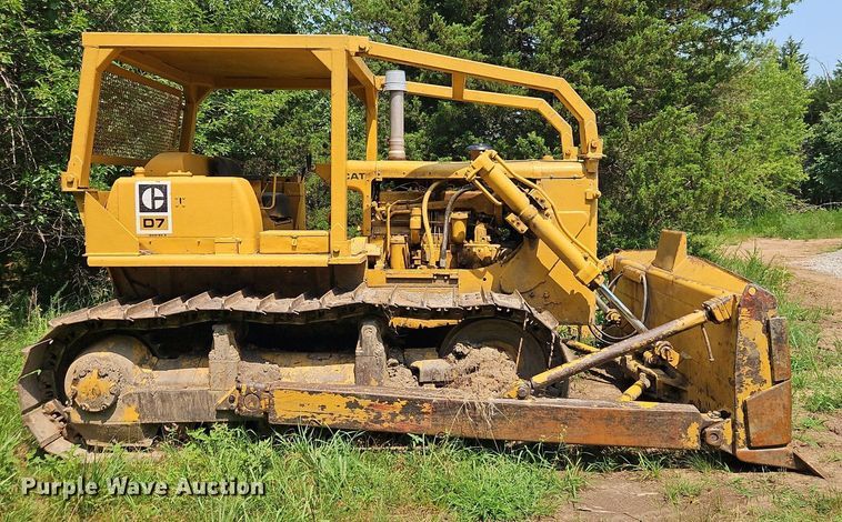 image for item DR8713 1966 Caterpillar  D7E dozer