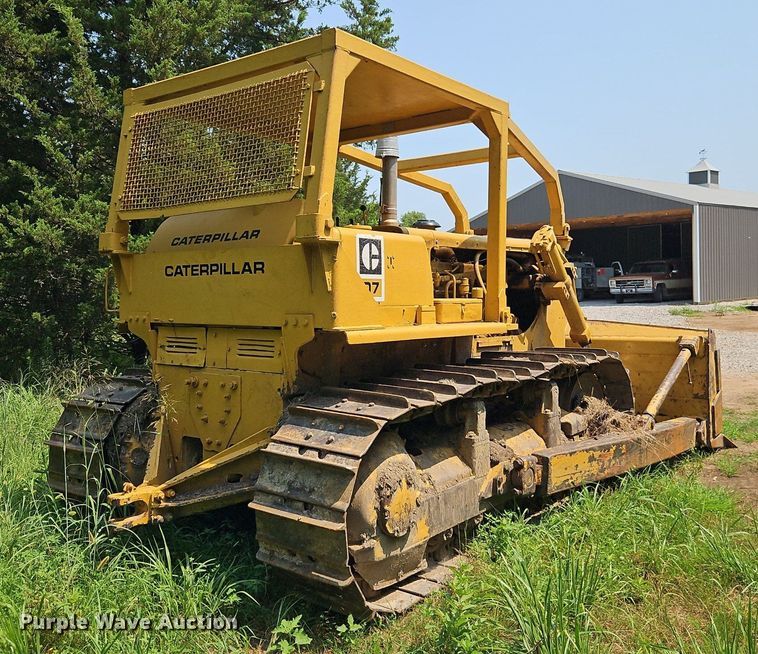image for item DR8713 1966 Caterpillar  D7E dozer