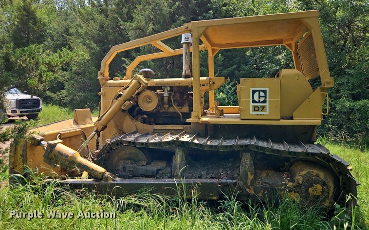 image for item DR8713 1966 Caterpillar  D7E dozer