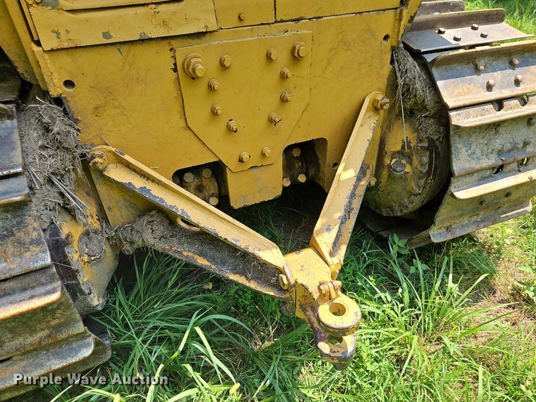 image for item DR8713 1966 Caterpillar  D7E dozer