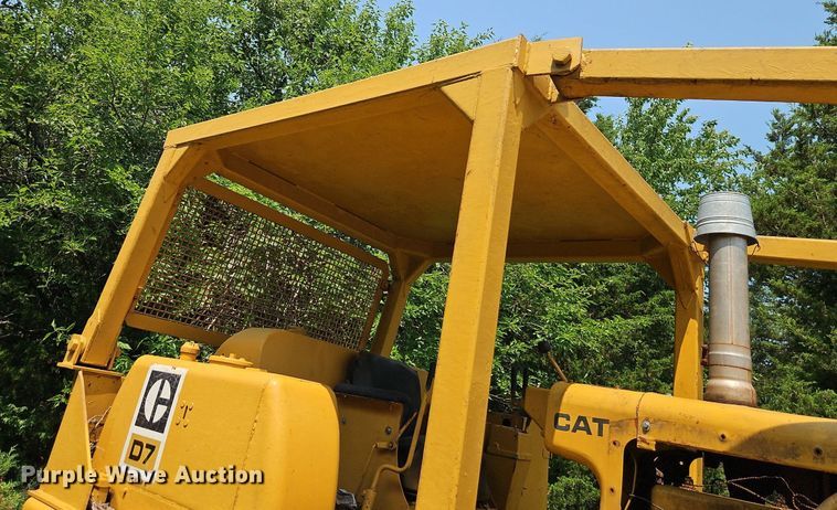 image for item DR8713 1966 Caterpillar  D7E dozer
