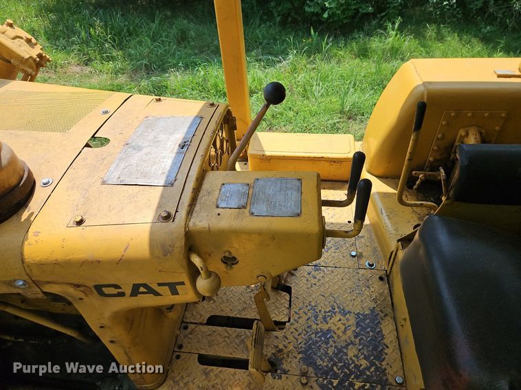 image for item DR8713 1966 Caterpillar  D7E dozer