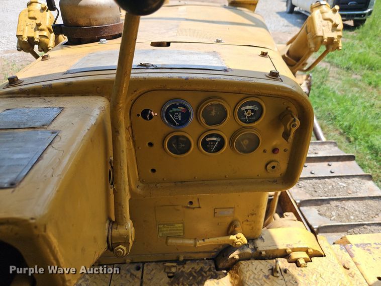 image for item DR8713 1966 Caterpillar  D7E dozer