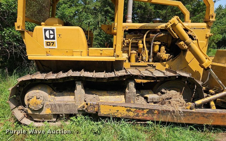image for item DR8713 1966 Caterpillar  D7E dozer