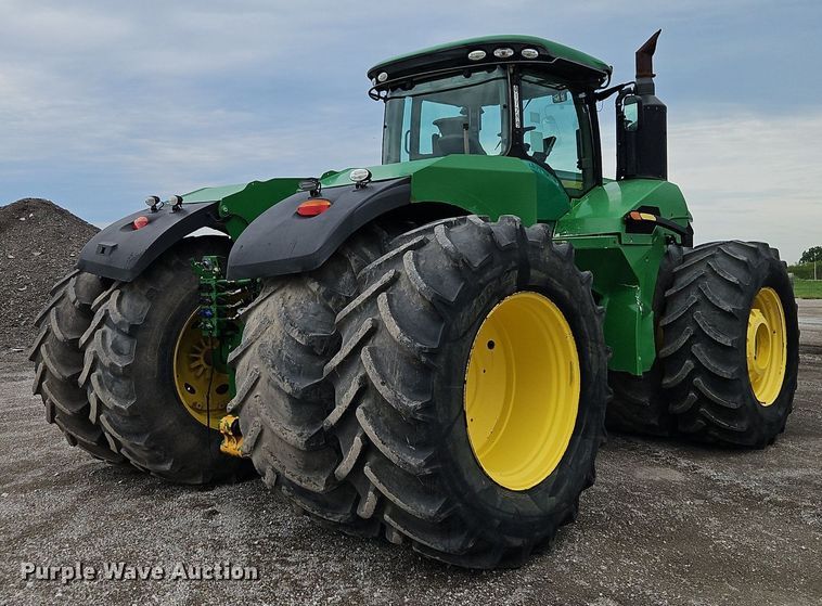 image for item DR8714 2015 John Deere  9570R Scraper Special 4WD tractor