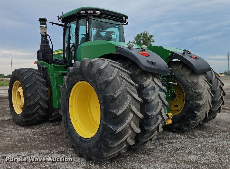 image for item DR8714 2015 John Deere  9570R Scraper Special 4WD tractor