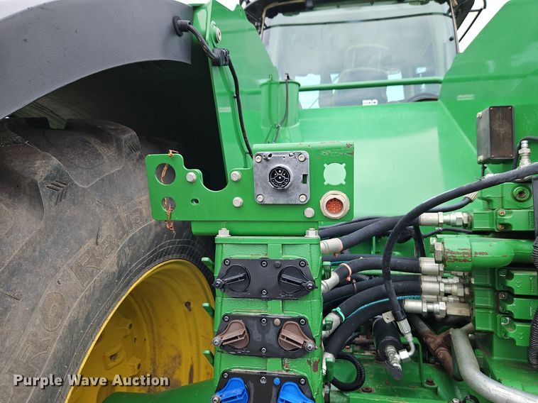 image for item DR8714 2015 John Deere  9570R Scraper Special 4WD tractor