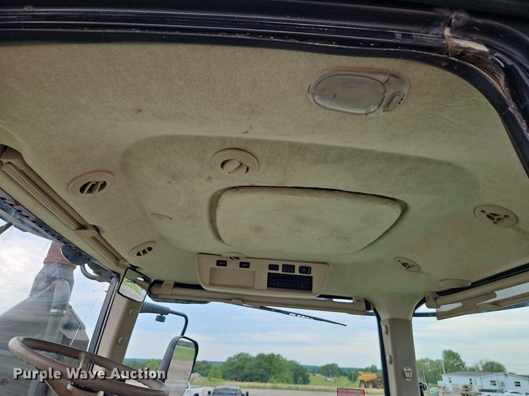 image for item DR8714 2015 John Deere  9570R Scraper Special 4WD tractor