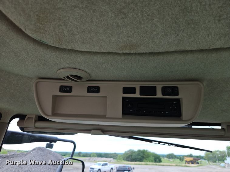 image for item DR8714 2015 John Deere  9570R Scraper Special 4WD tractor