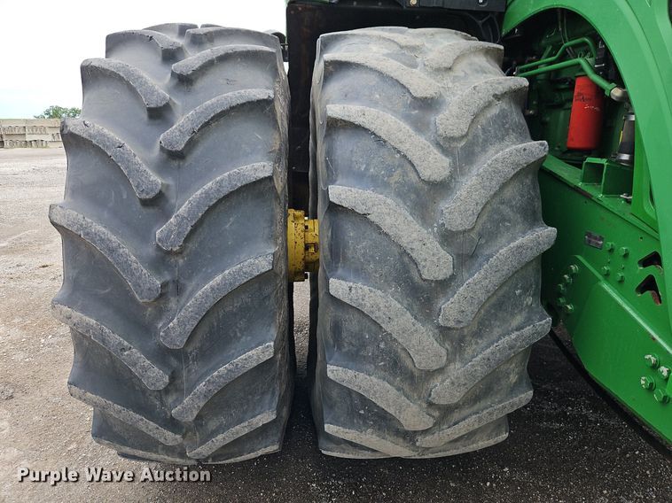 image for item DR8714 2015 John Deere  9570R Scraper Special 4WD tractor