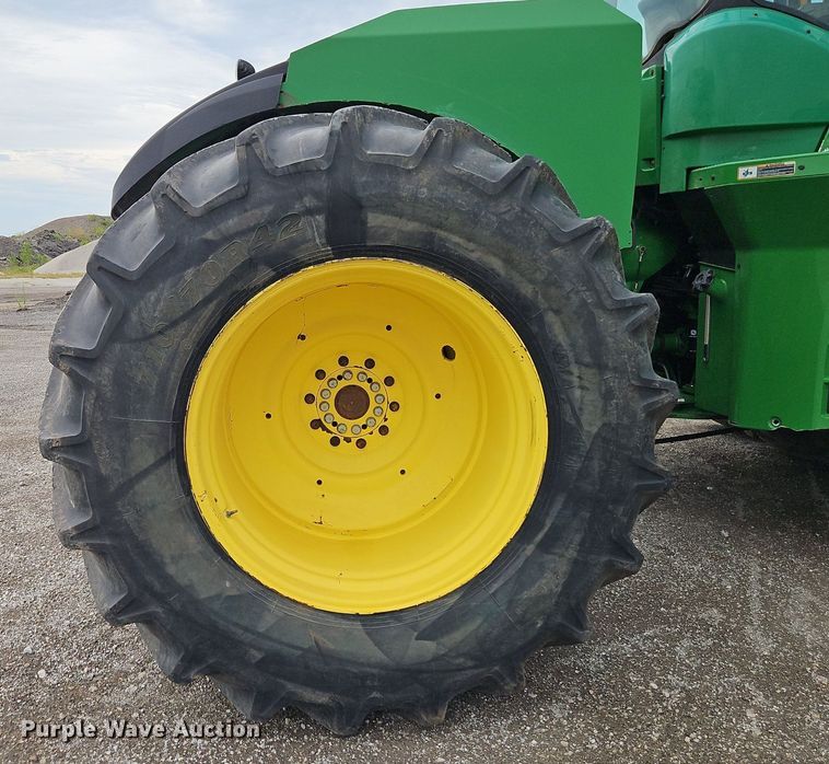 image for item DR8714 2015 John Deere  9570R Scraper Special 4WD tractor