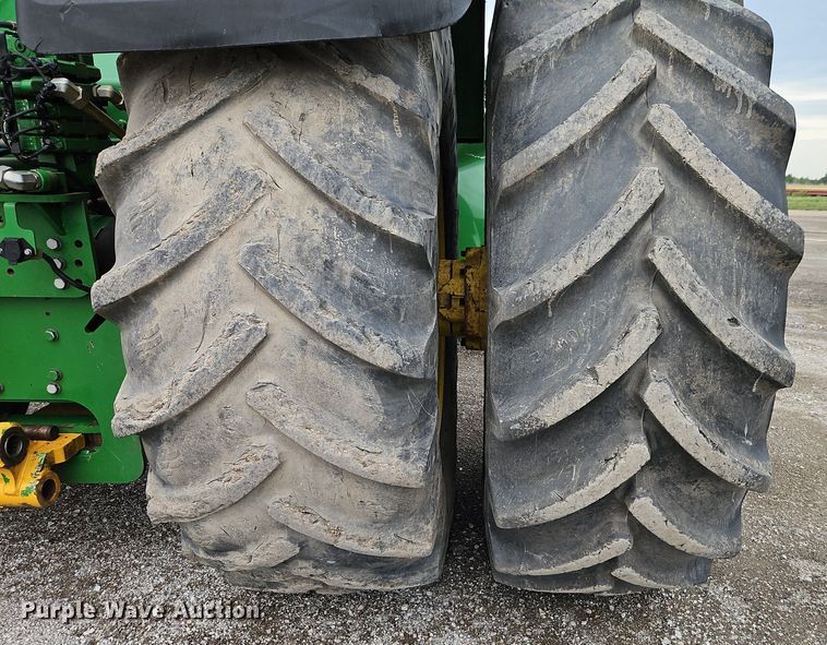 image for item DR8714 2015 John Deere  9570R Scraper Special 4WD tractor