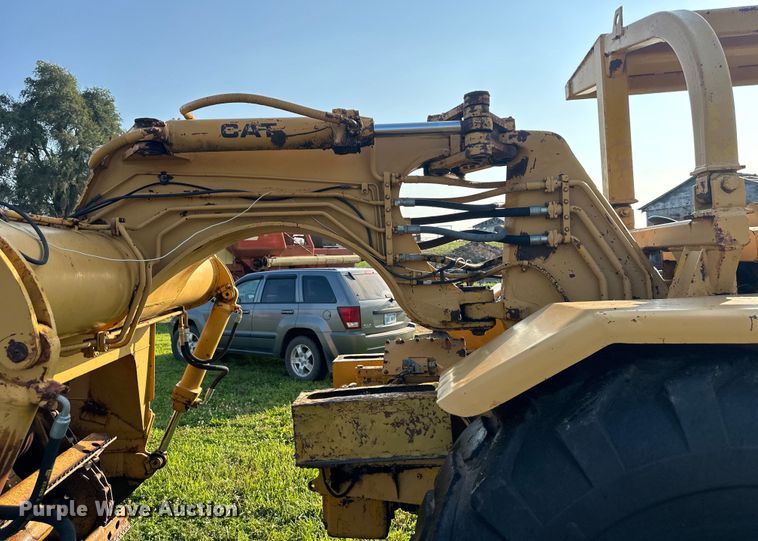 image for item DS4198 1973 Caterpillar 613 elevating scraper