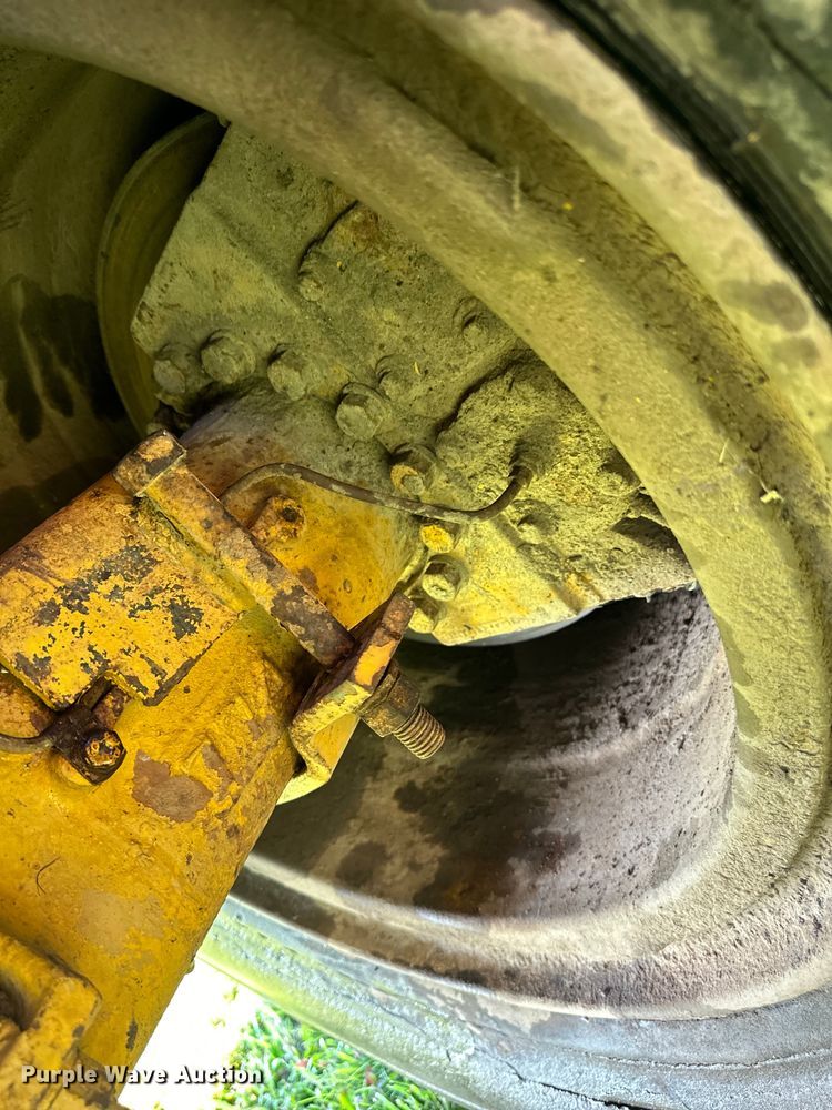 image for item DS4198 1973 Caterpillar 613 elevating scraper