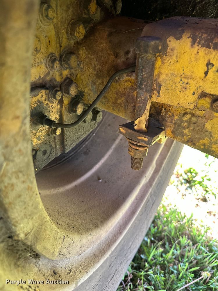 image for item DS4198 1973 Caterpillar 613 elevating scraper