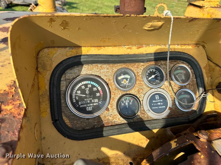 image for item DS4198 1973 Caterpillar 613 elevating scraper