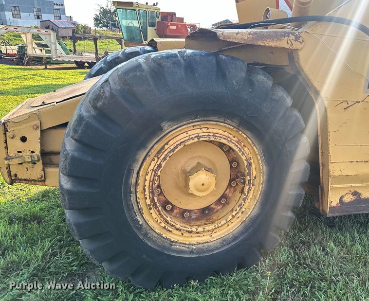 image for item DS4198 1973 Caterpillar 613 elevating scraper