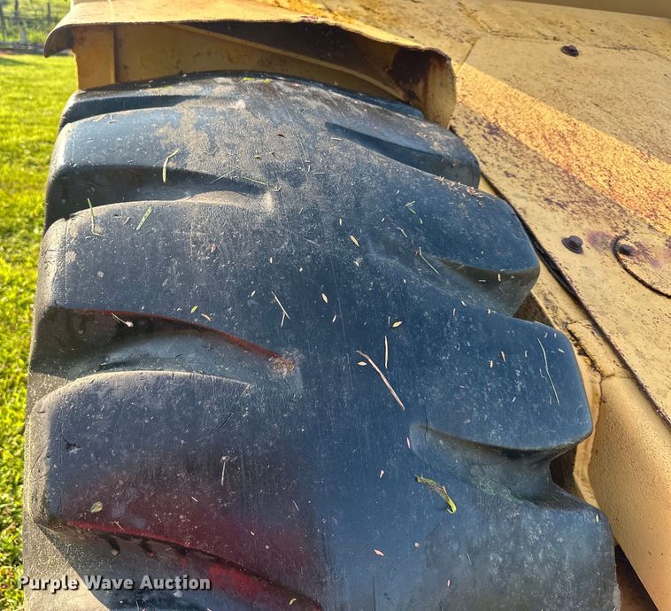 image for item DS4198 1973 Caterpillar 613 elevating scraper