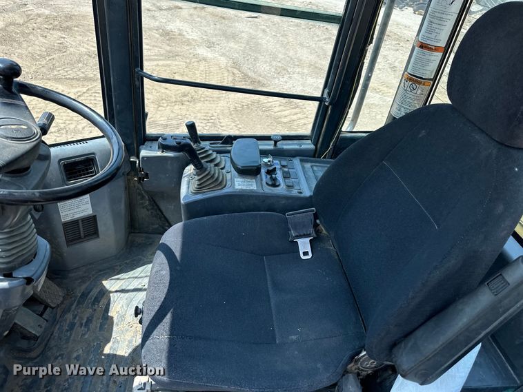 image for item DS4205 2006 Komatsu WA320 wheel loader