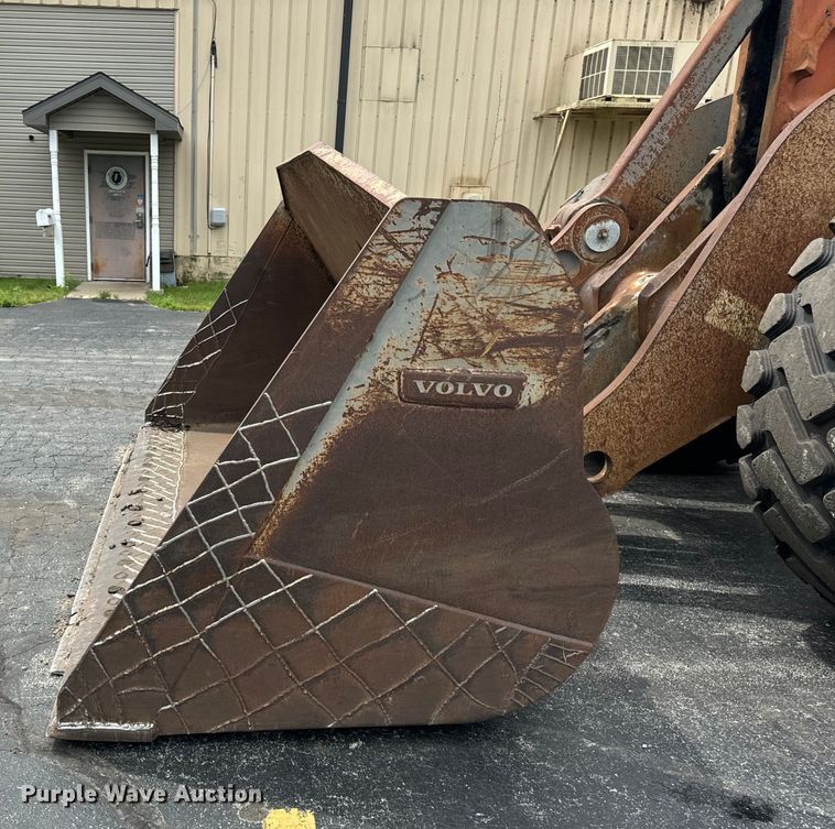 image for item DV5786 2006 Volvo  L220E wheel loader