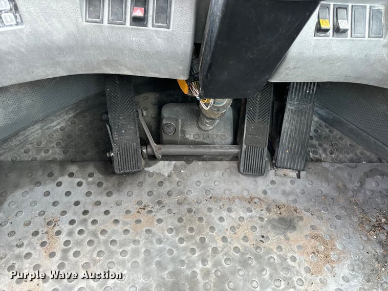 image for item DV5786 2006 Volvo  L220E wheel loader