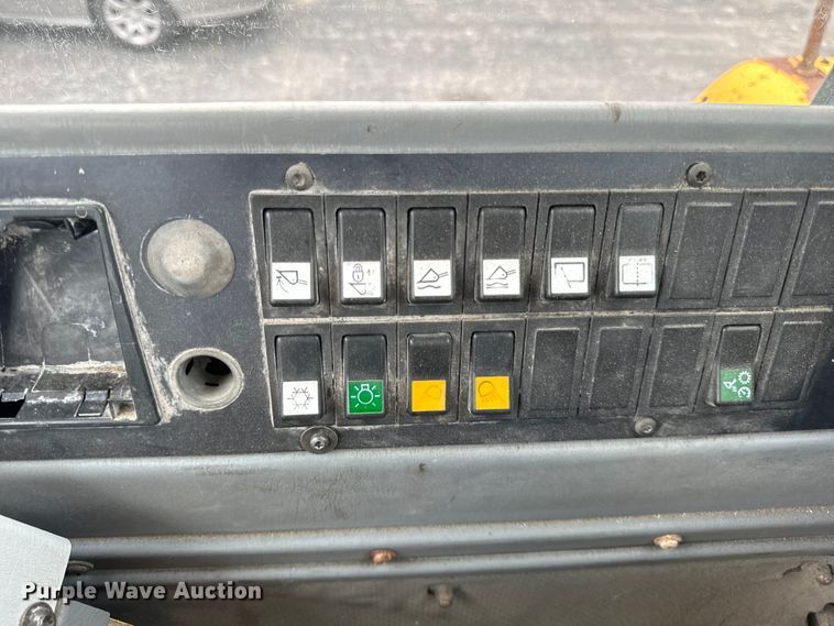 image for item DV5786 2006 Volvo  L220E wheel loader